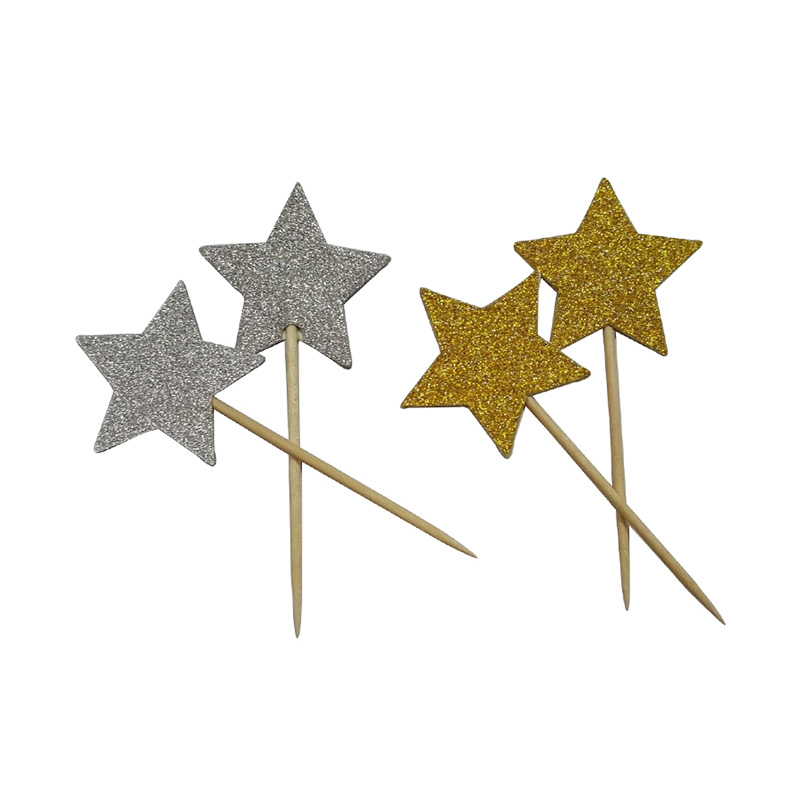 Decoración para tartas con palillos de dientes y estrellas brillantes